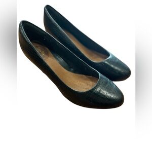 Women’s Clarks black python tempt Artisan heels-6.5